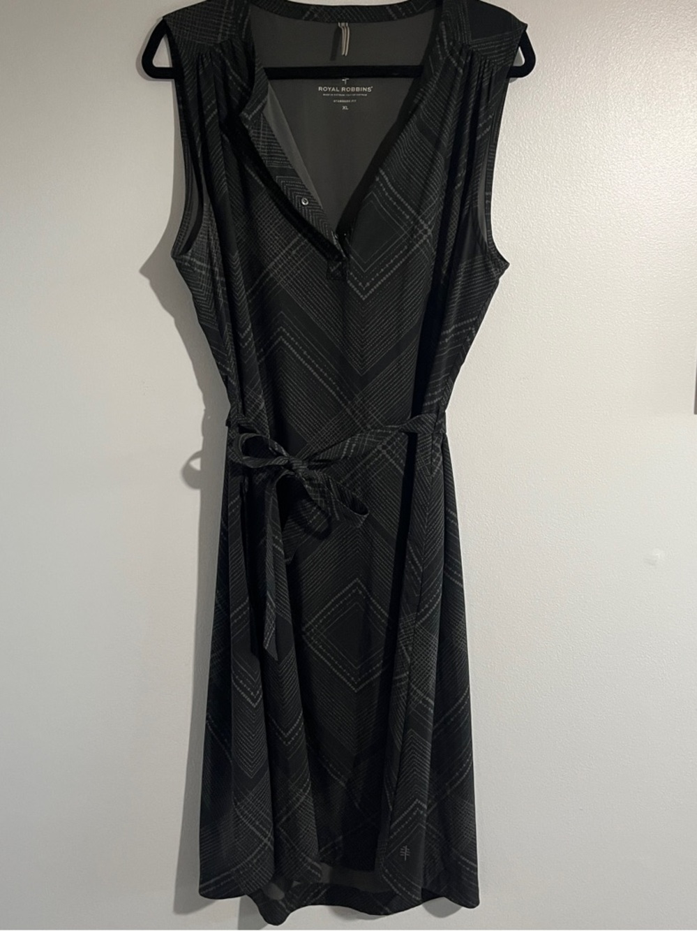 Royal Robbins Sleeveless V-Neck Tie-Waist Midi Dress with Geometric Pattern